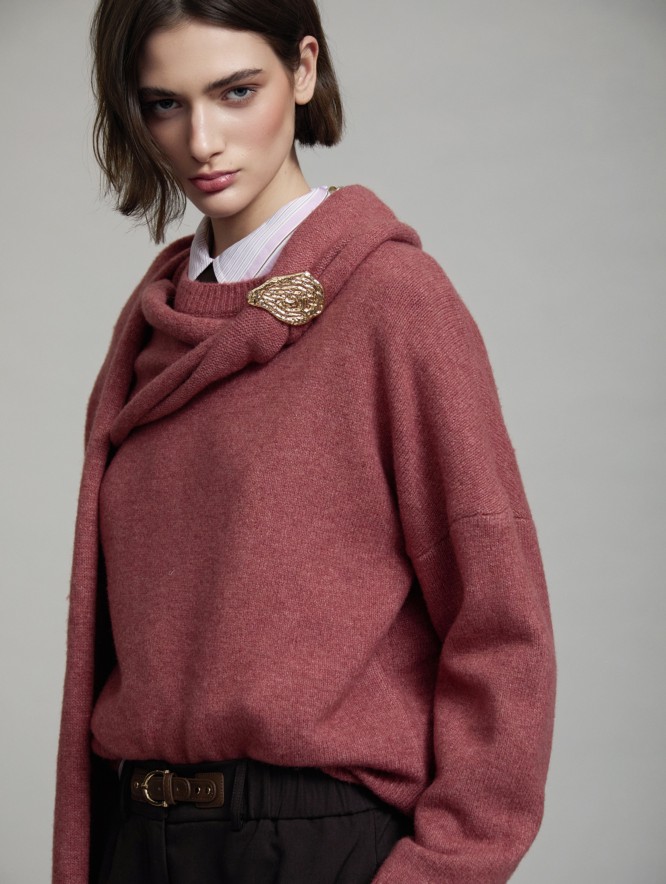 Sweater with gold brooch scarf