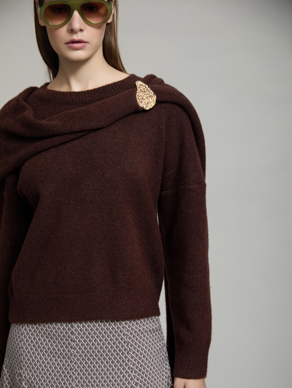Sweater with gold brooch scarf