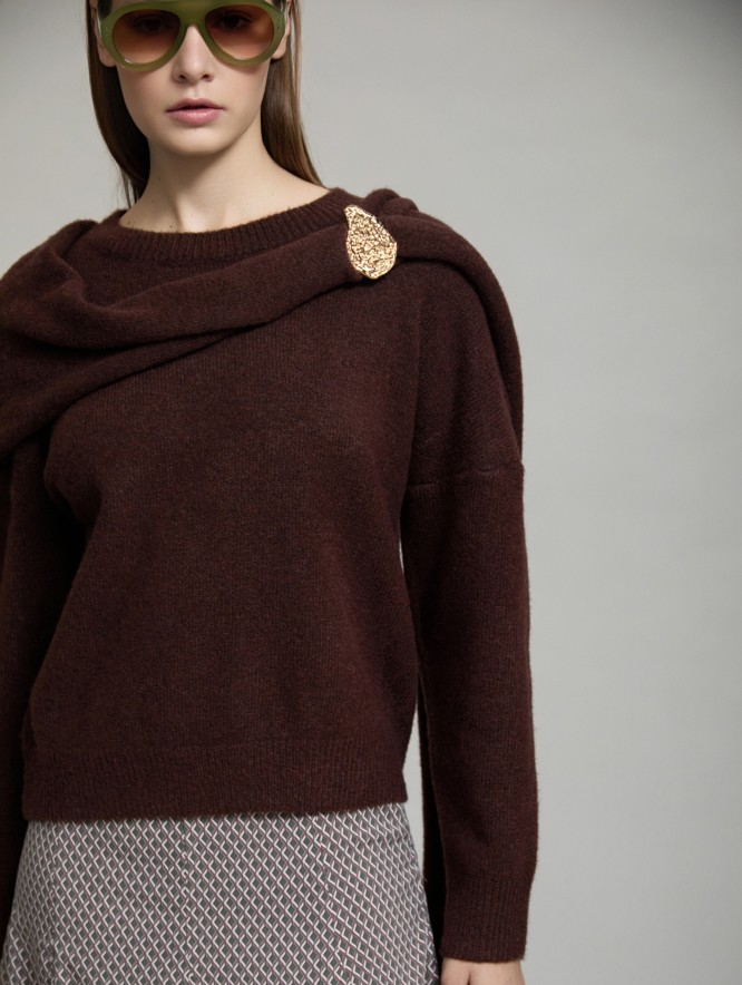 Sweater with gold brooch scarf