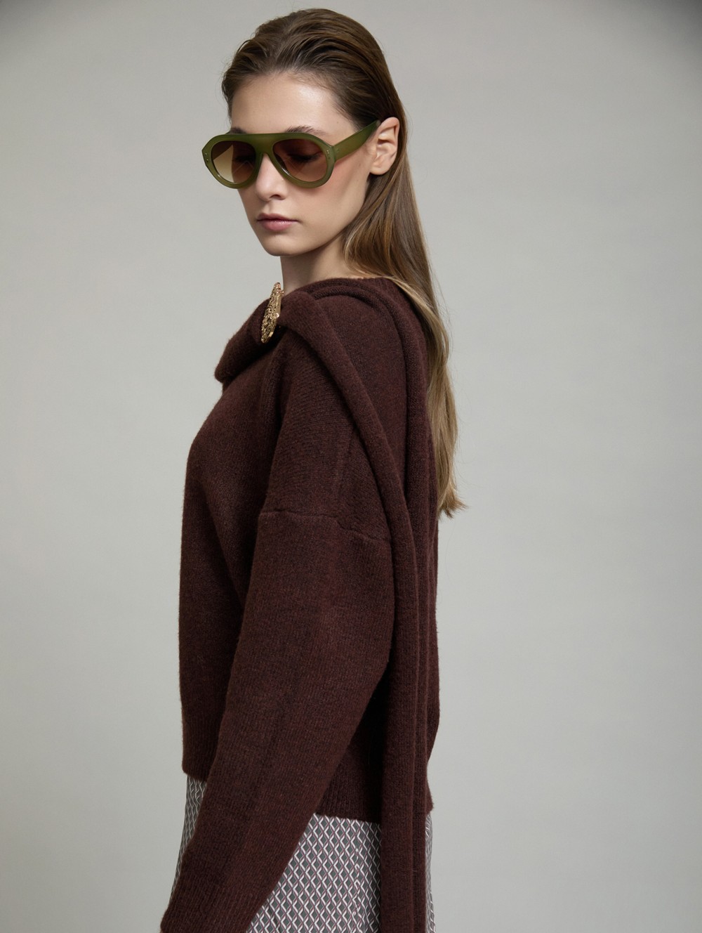 Sweater with gold brooch scarf