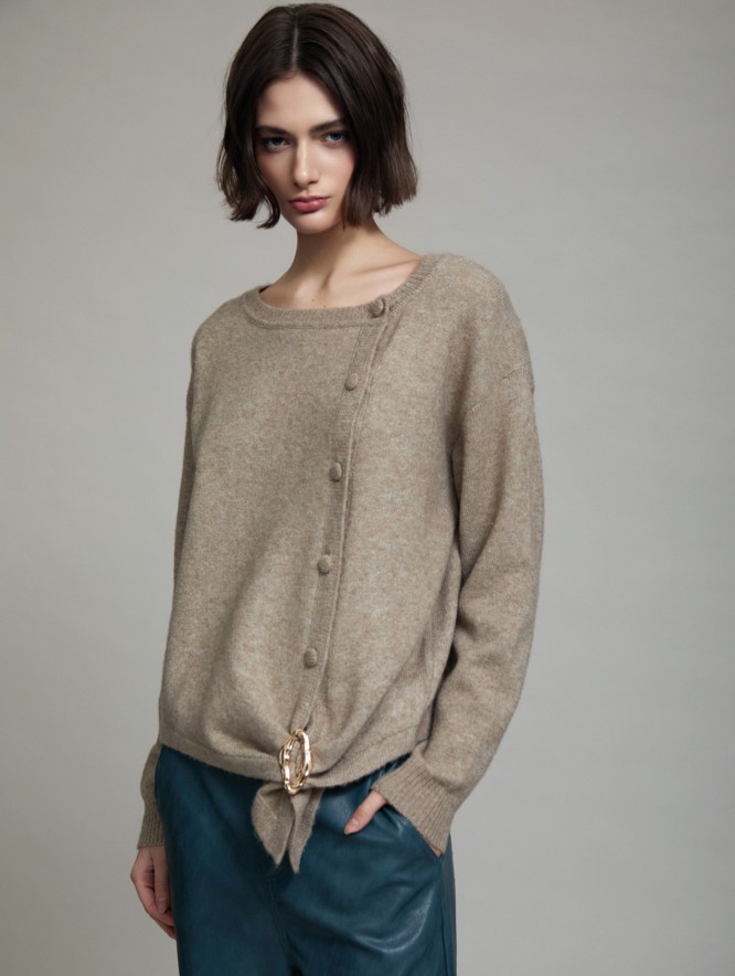 Cardigan with buttons and buckle