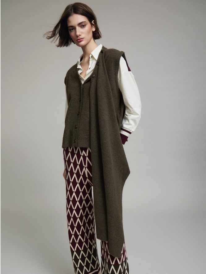 Knit vest with bandana