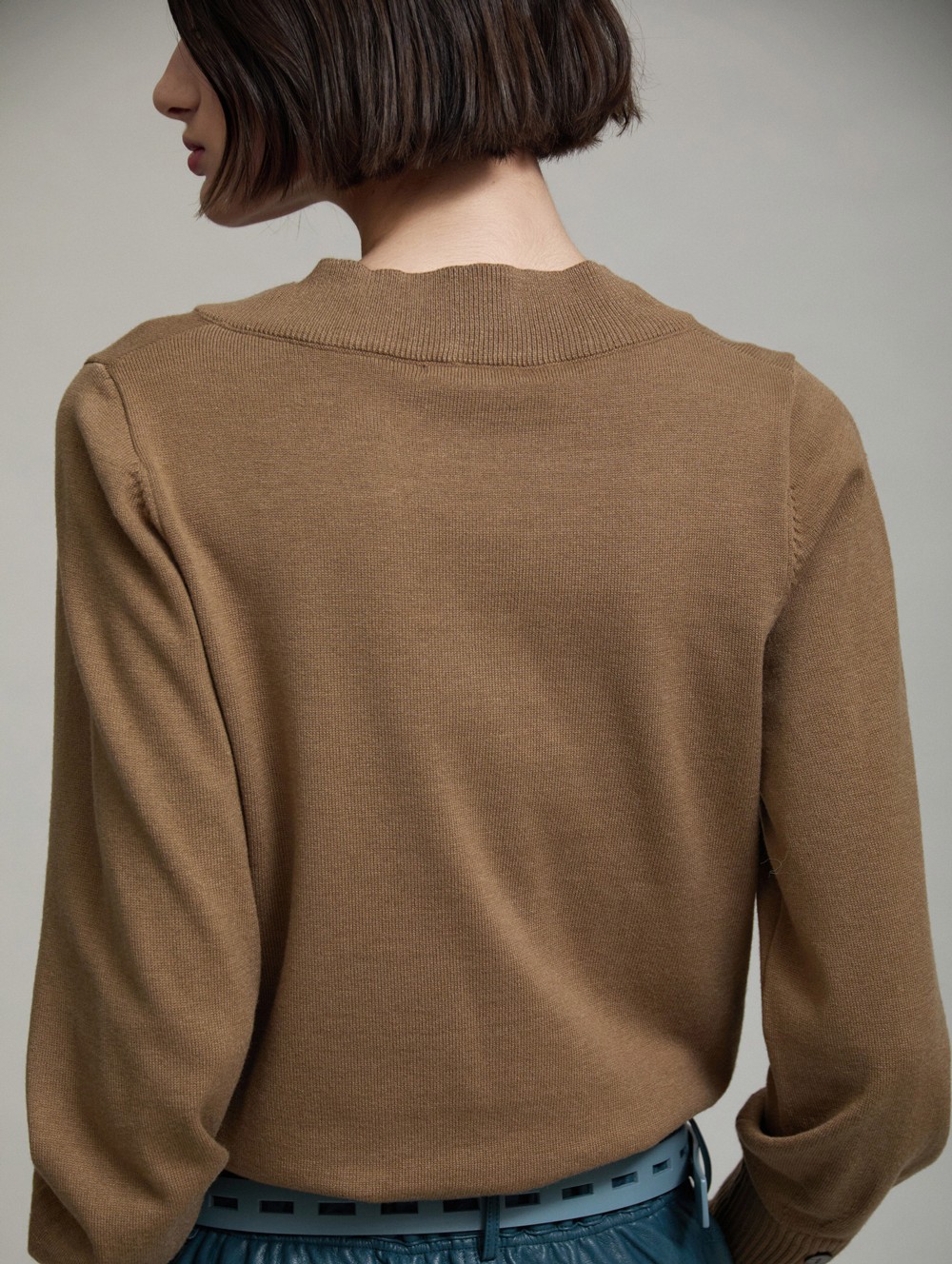 Sweater cuff buttons