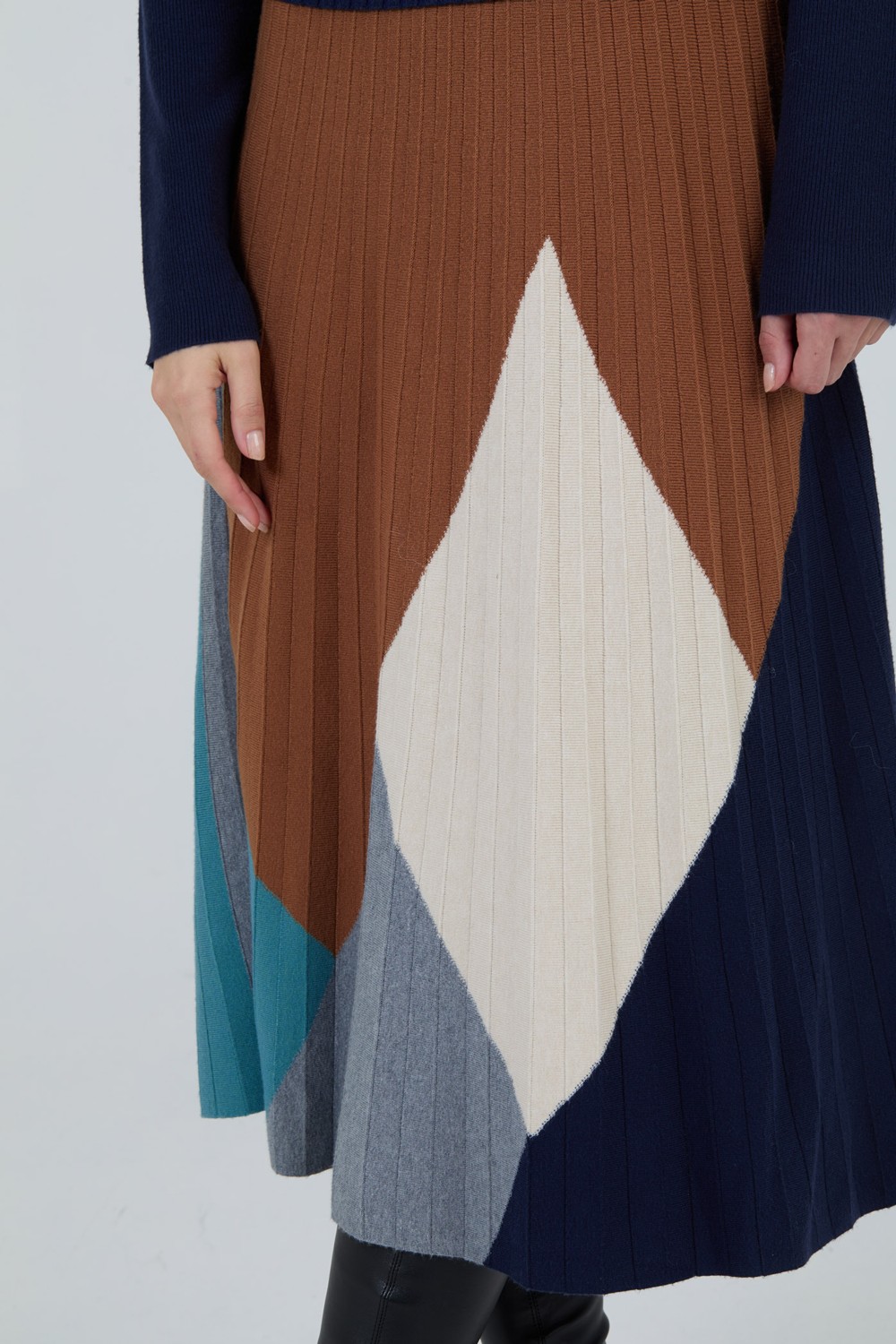 Pleated intarsia dress 2