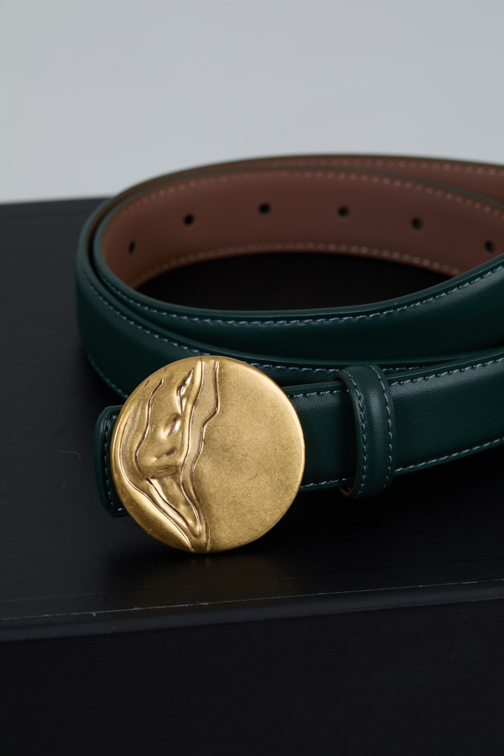 Cinturón hebilla dorada