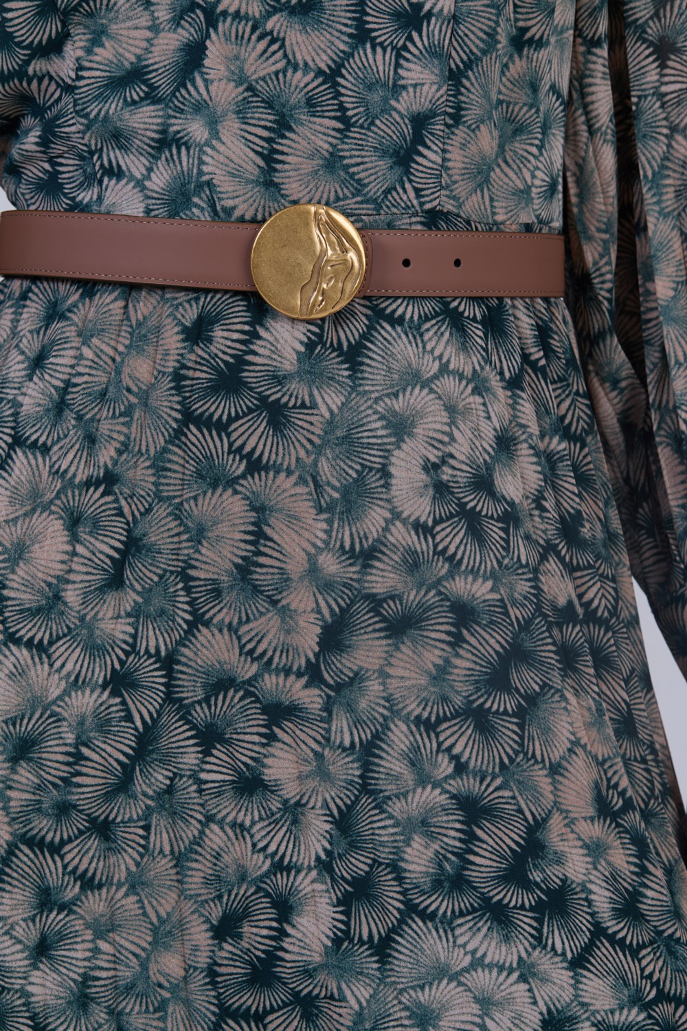 Cinturón hebilla dorada 2