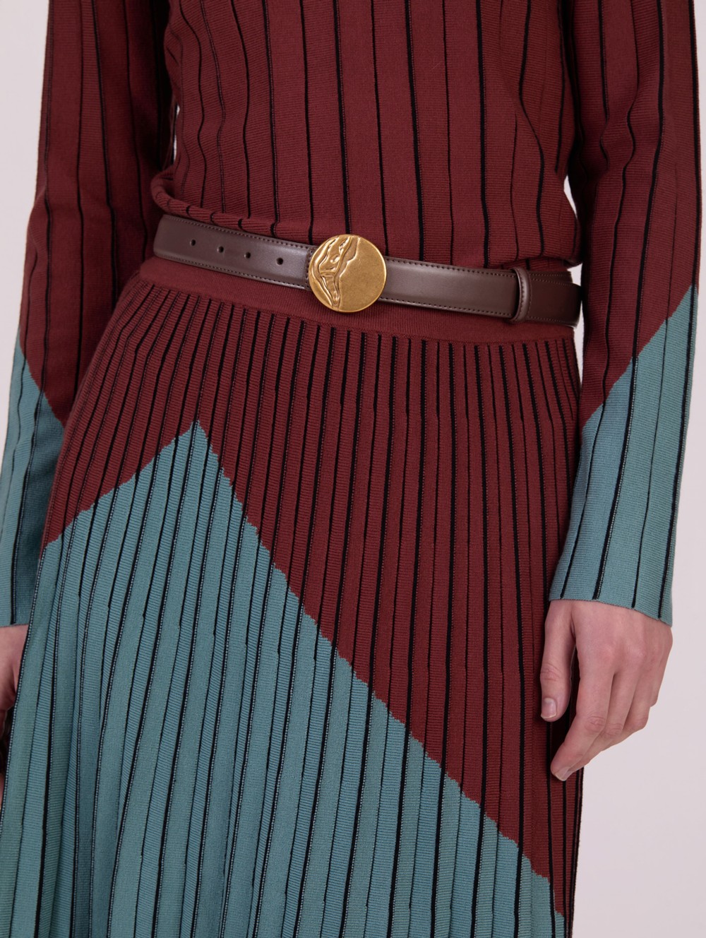 Cinturón hebilla dorada