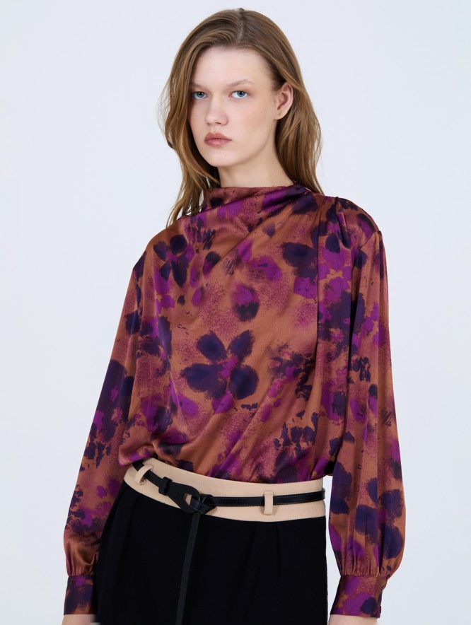 Blusa satinada flores
