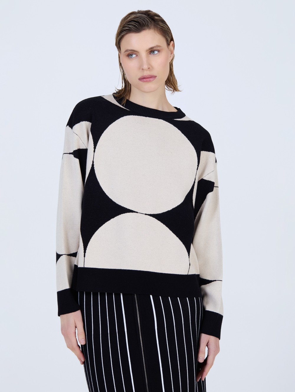 Jacquard sweater with circles