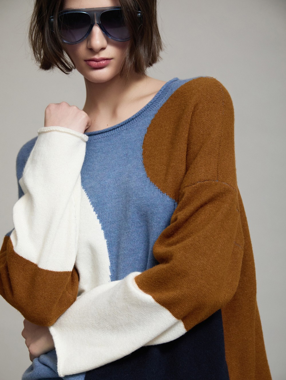 Sweater with semicircle intarsia