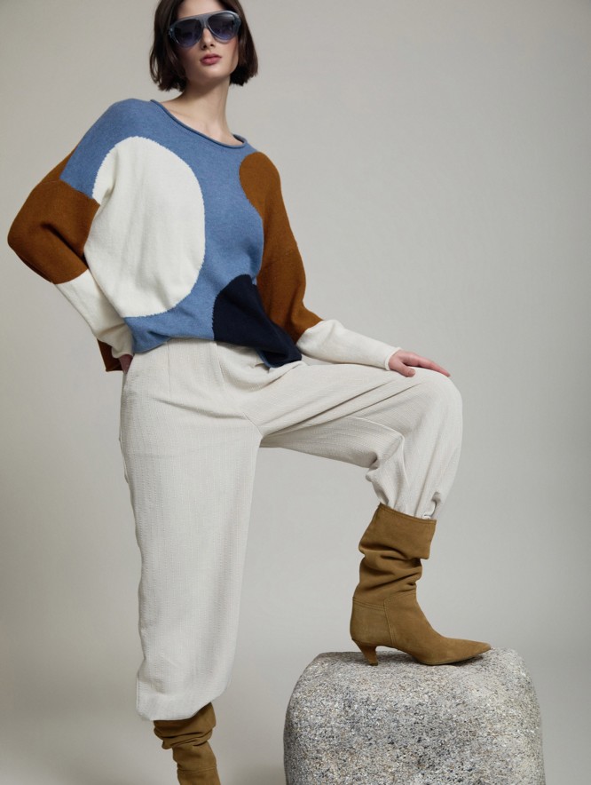 Sweater with semicircle intarsia