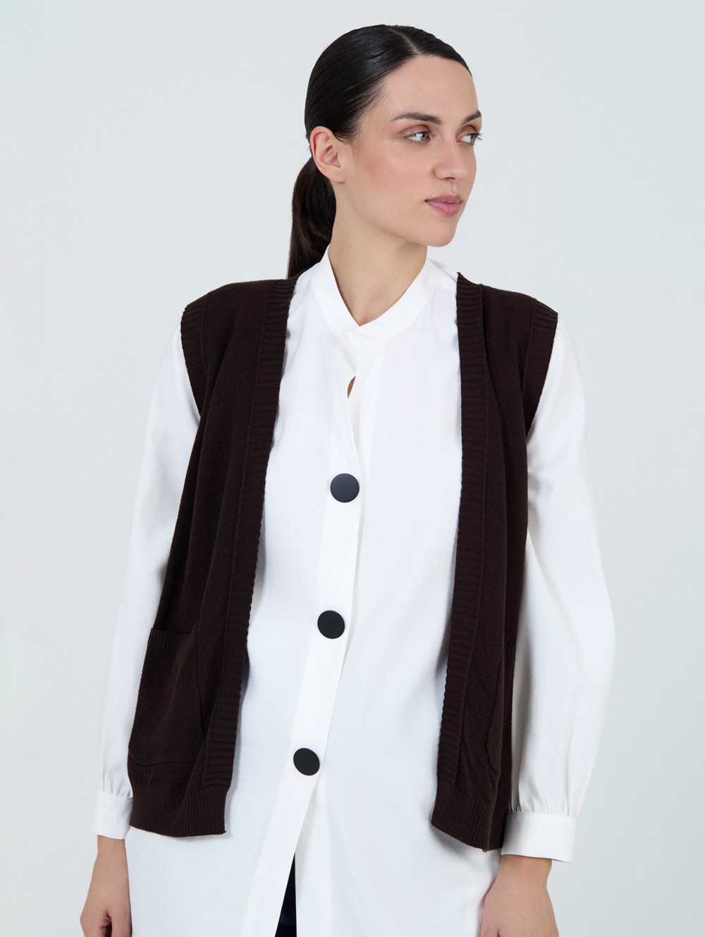 Short knitted waistcoat