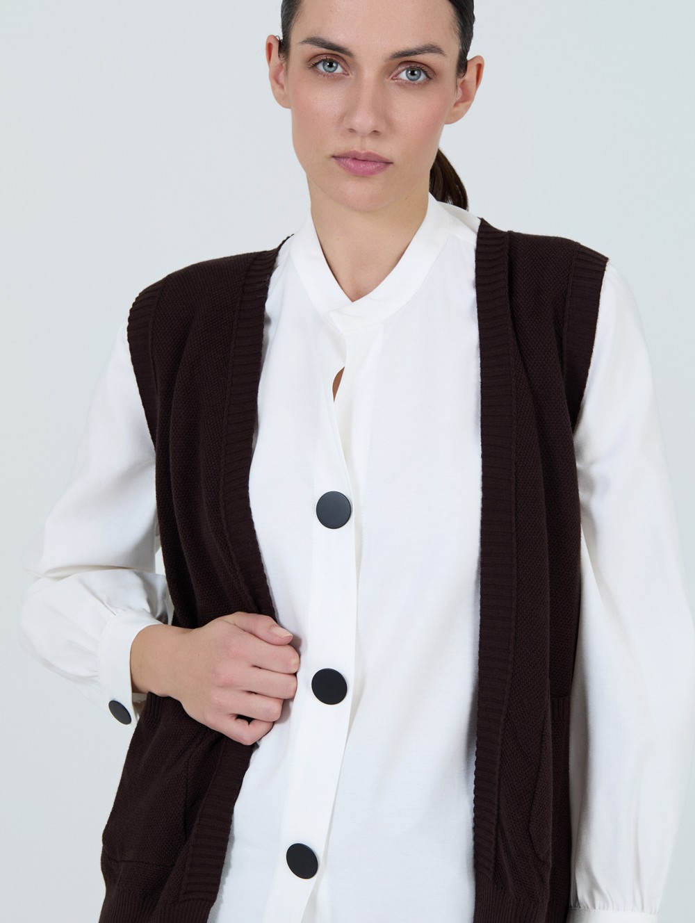 Short knitted waistcoat 2