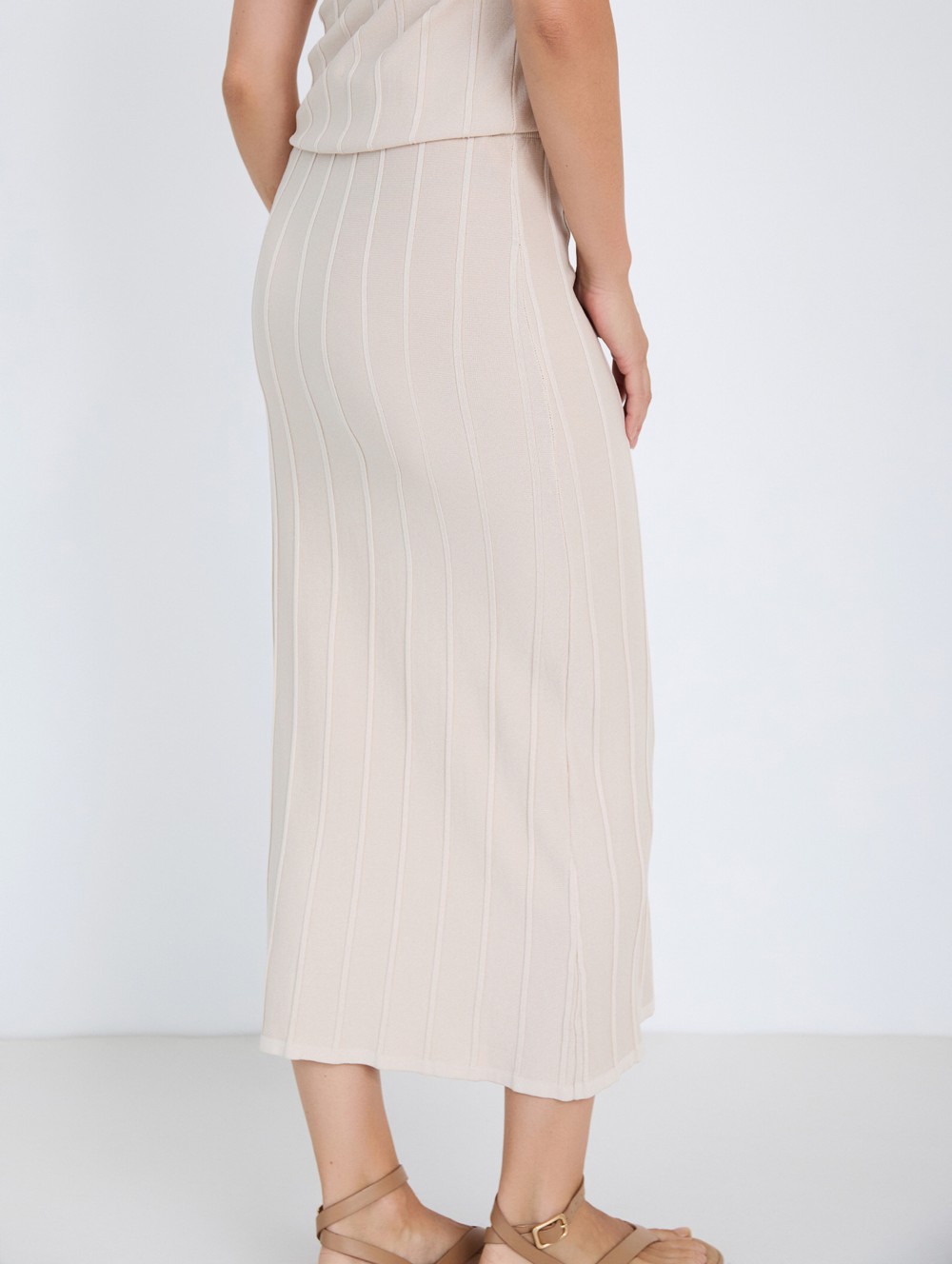 Ribbed midi skirt
