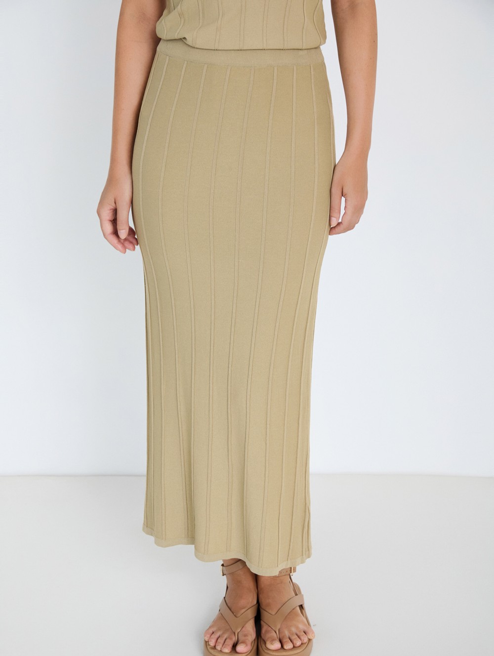 Ribbed midi skirt