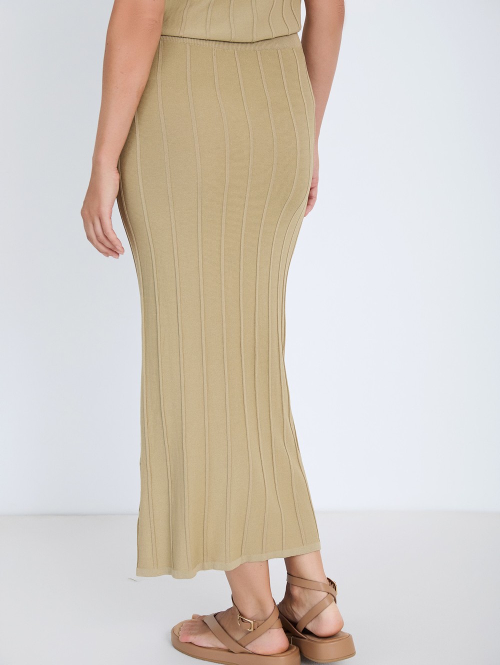 Ribbed midi skirt
