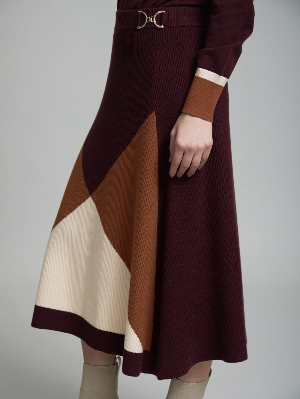 Color block knit skirt
