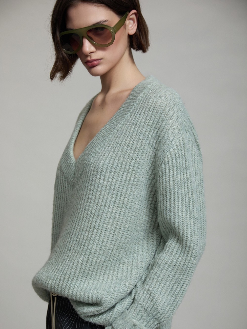 V-neck sweater buckle