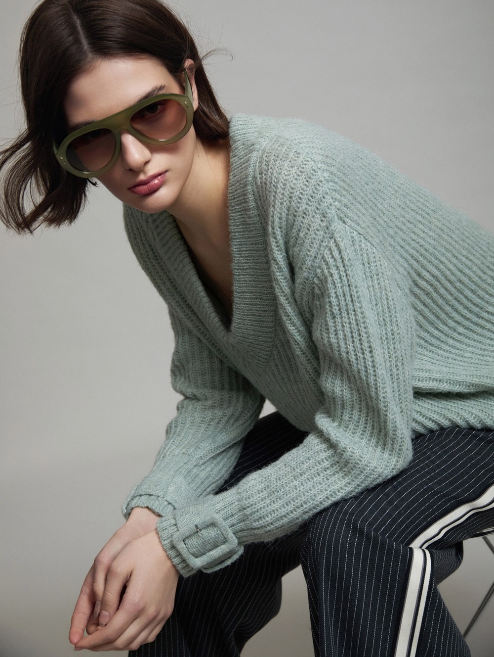 V-neck sweater buckle