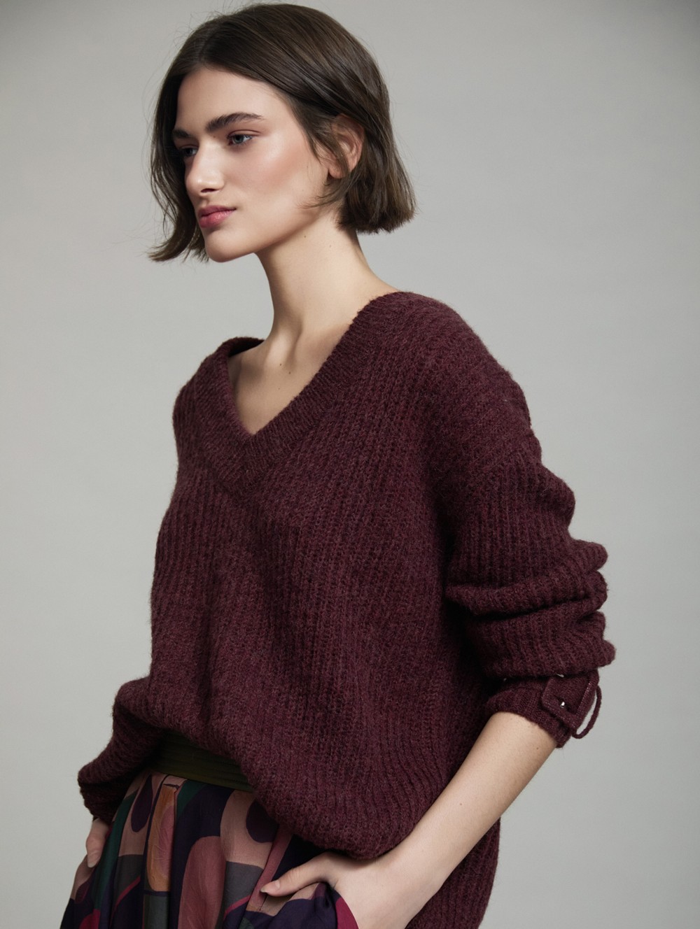 V-neck sweater buckle