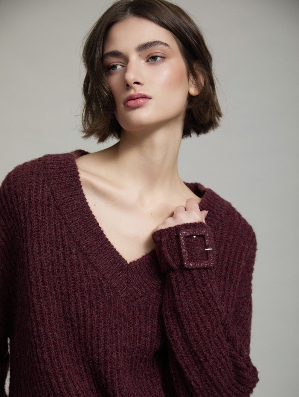 V-neck sweater buckle