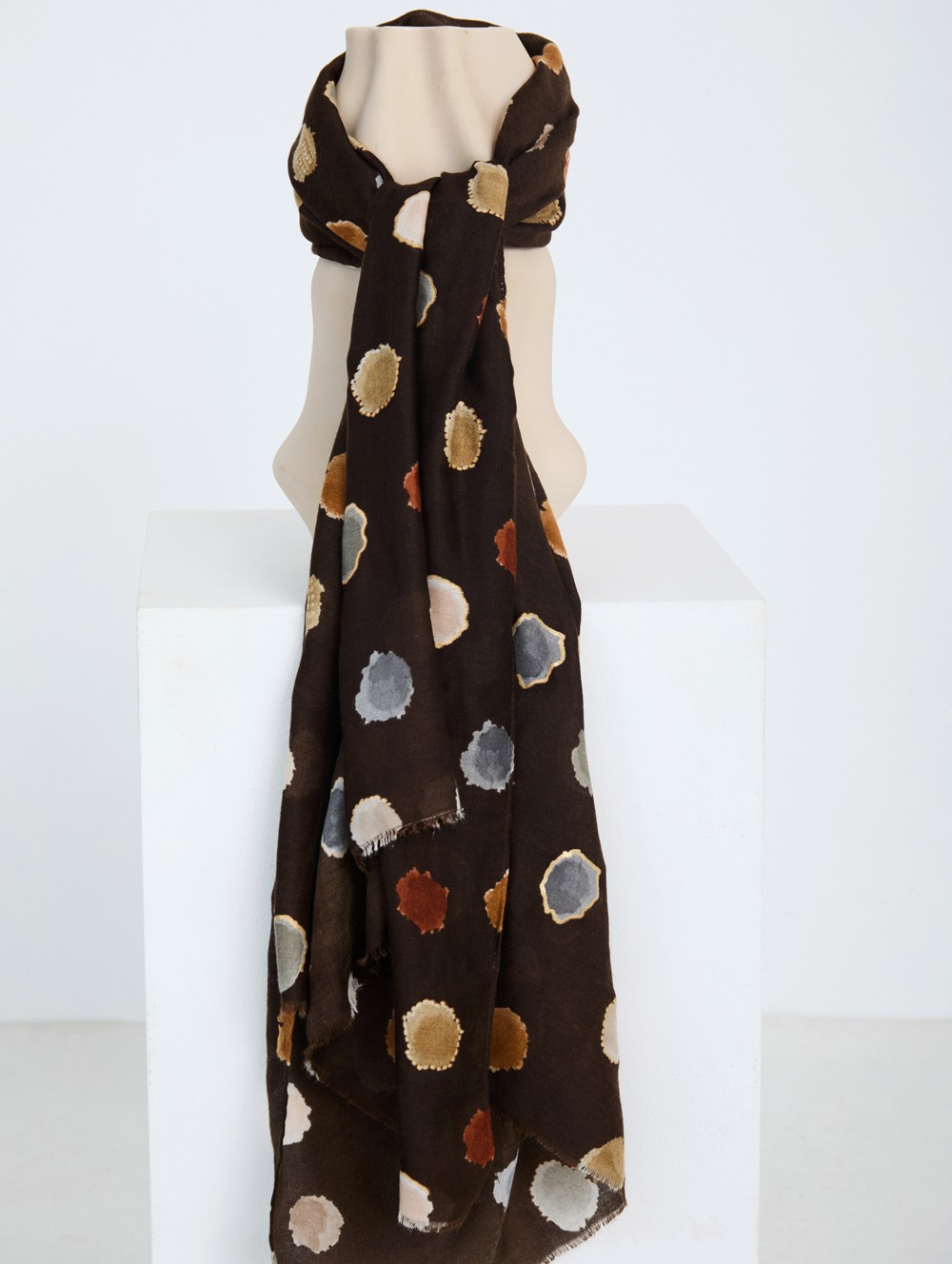 Cotton scarf with circles