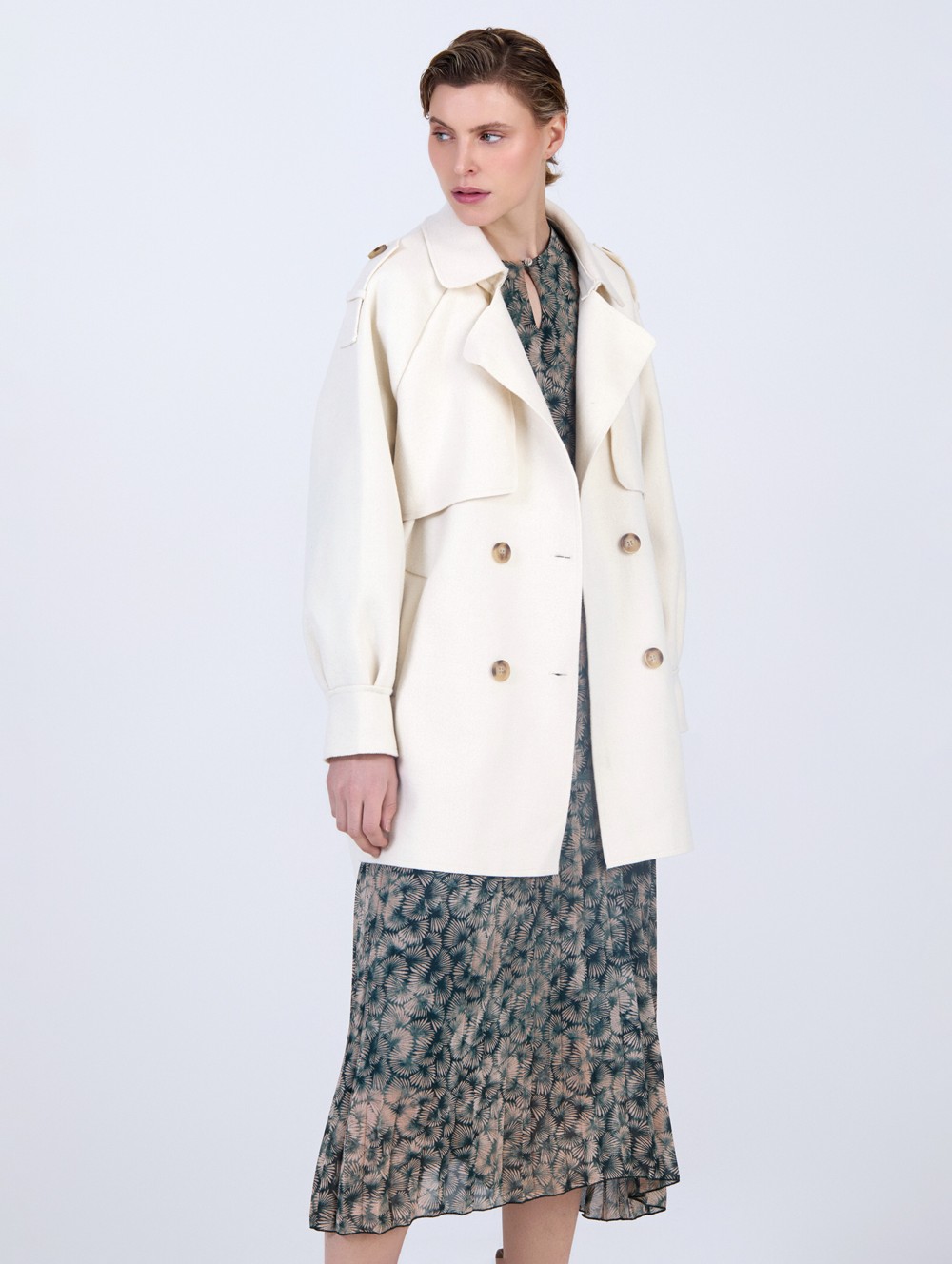 Manteau trench en drap de laine 1