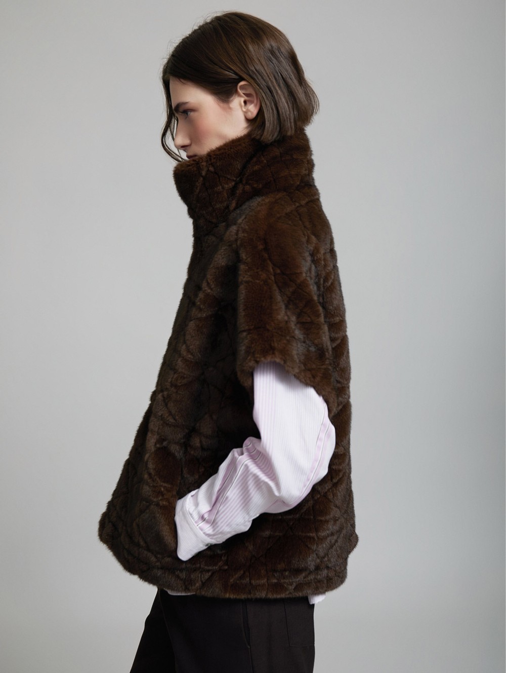 Geometric print faux fur vest