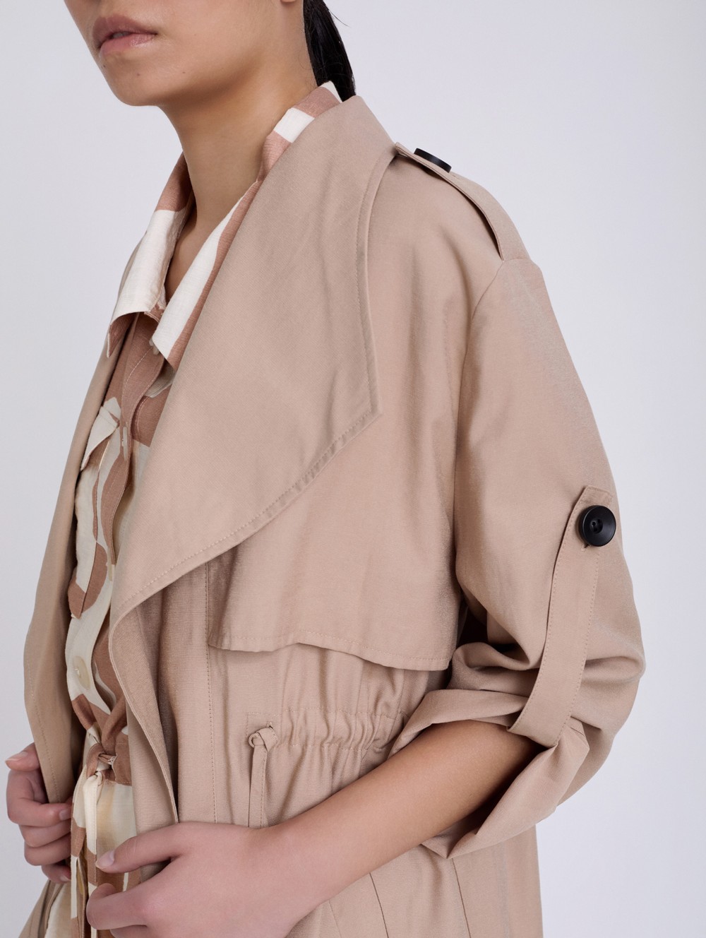 3/4 flap fluid trench coat 3