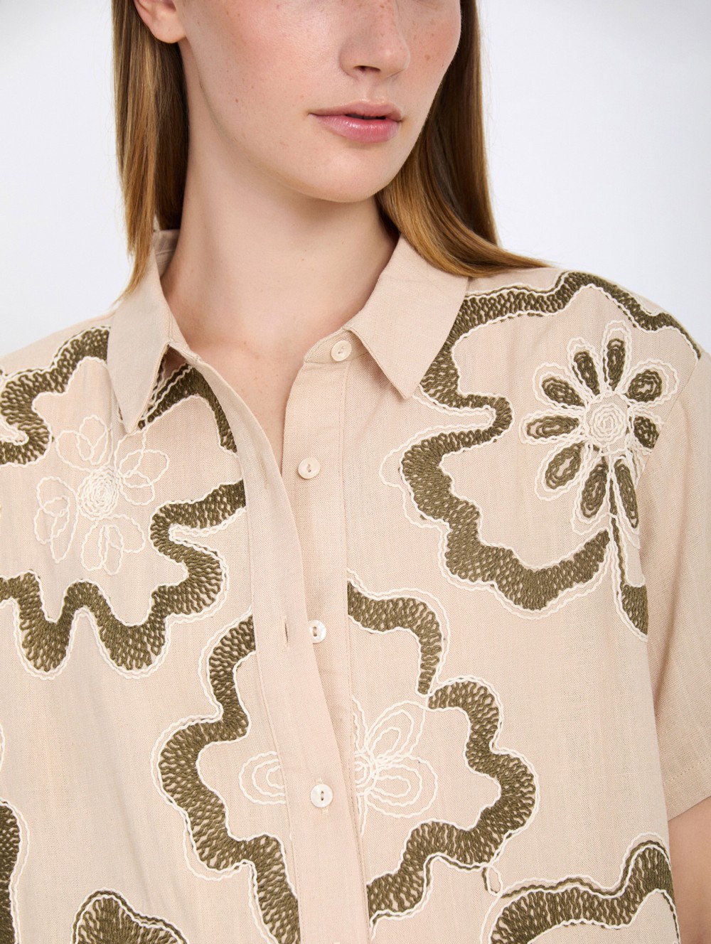 Shirt with floral embroidery
