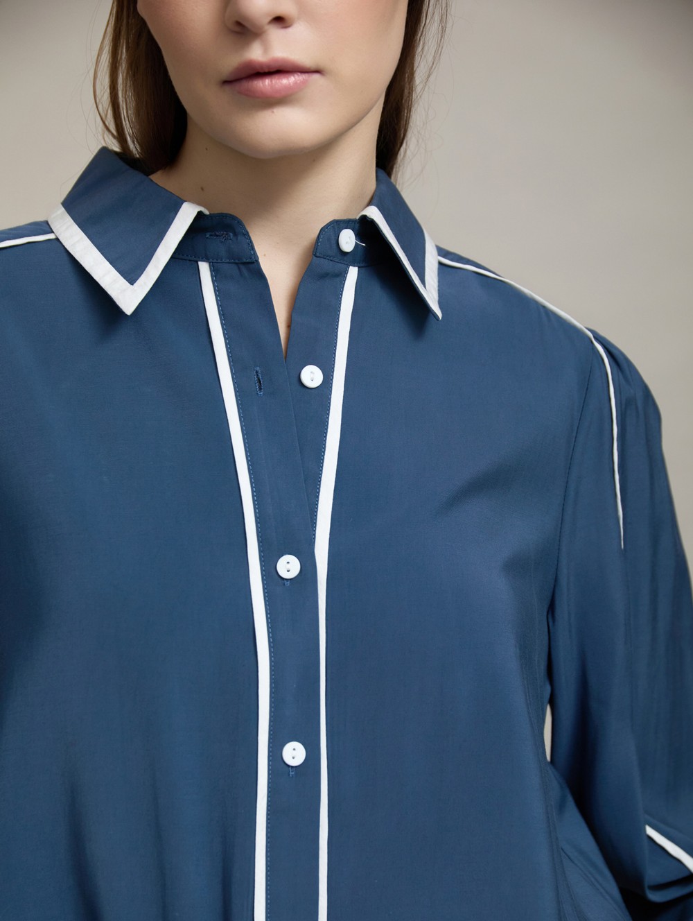 Contrast piping soft shirt