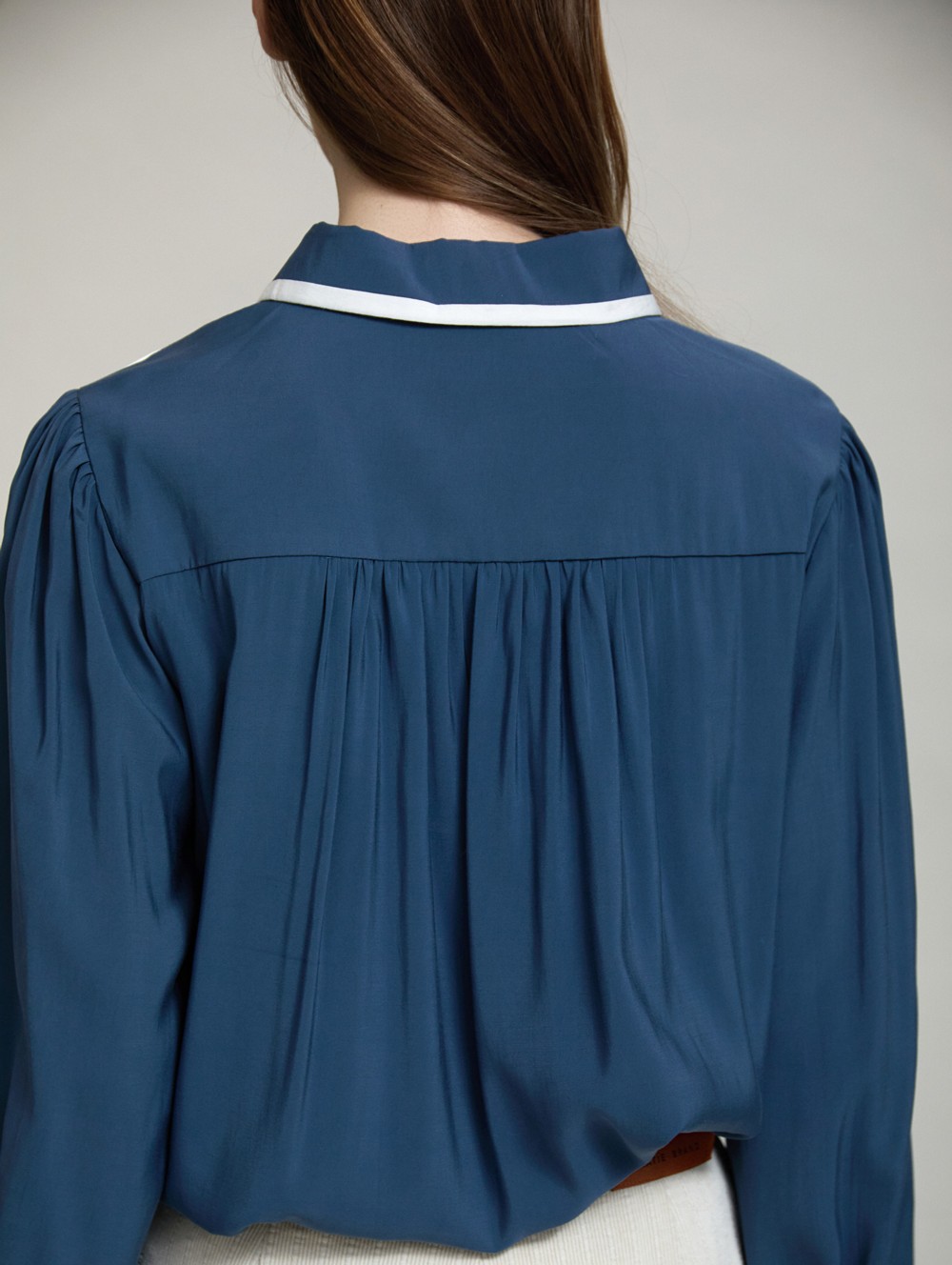 Contrast piping soft shirt