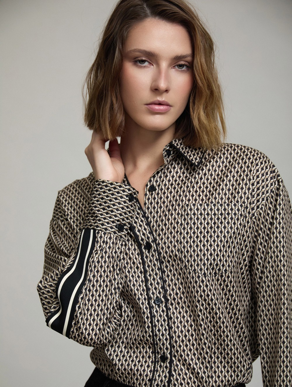 Ribbon detail shirt