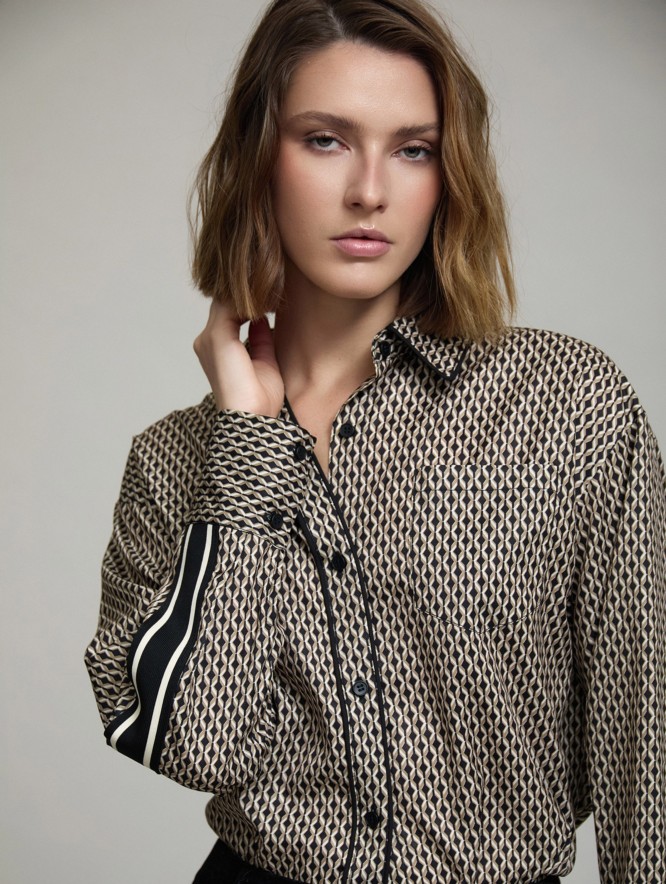 Ribbon detail shirt