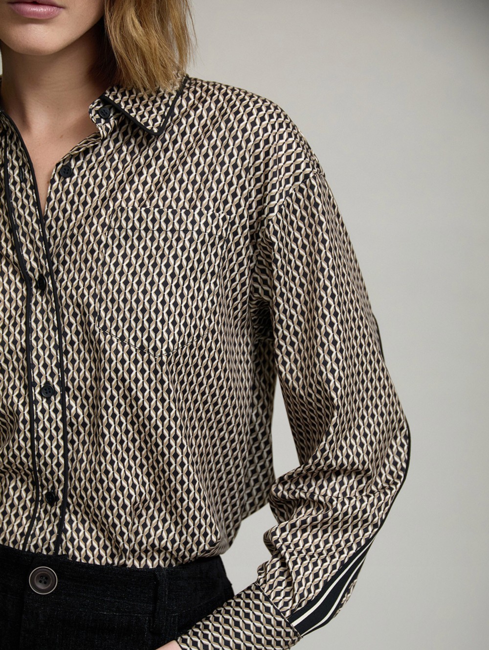 Ribbon detail shirt