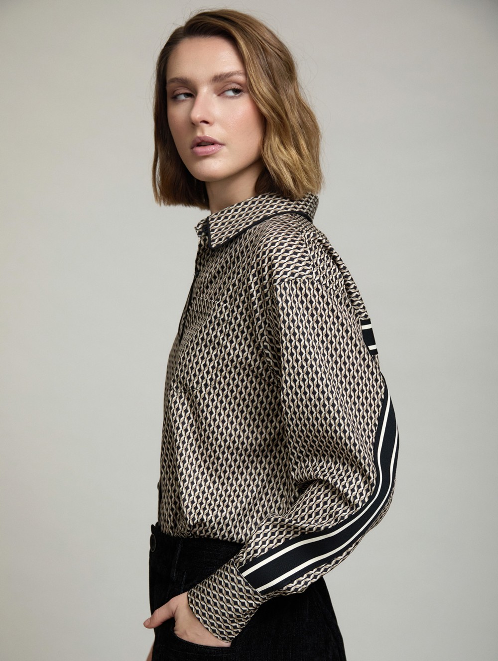 Ribbon detail shirt
