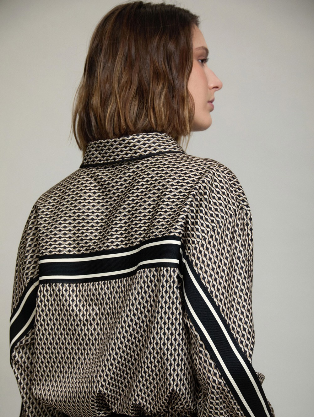 Ribbon detail shirt