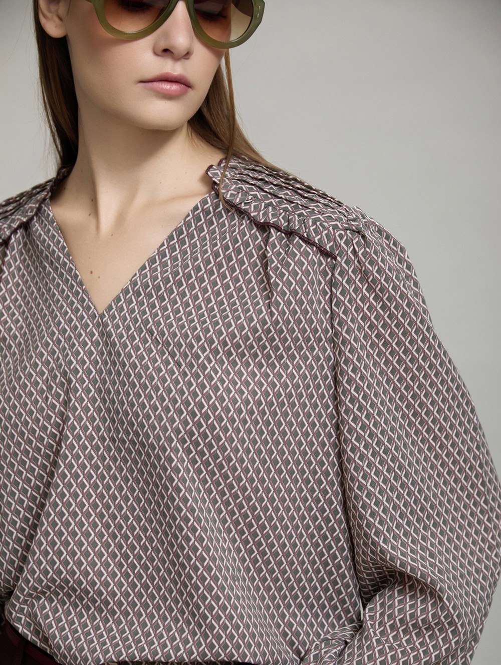 Geometric print fluid blouse