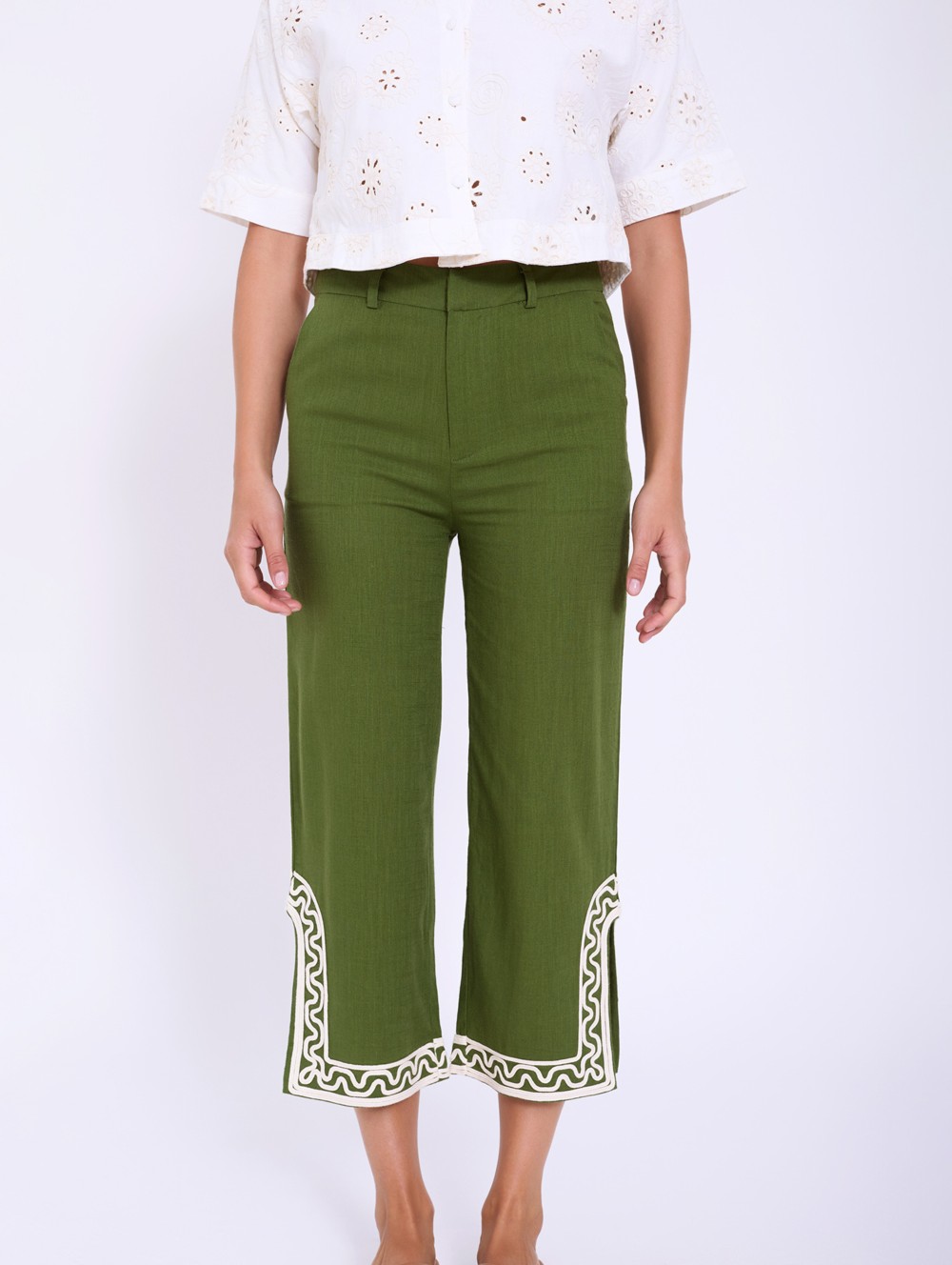 Pantalon brodé en relief 2