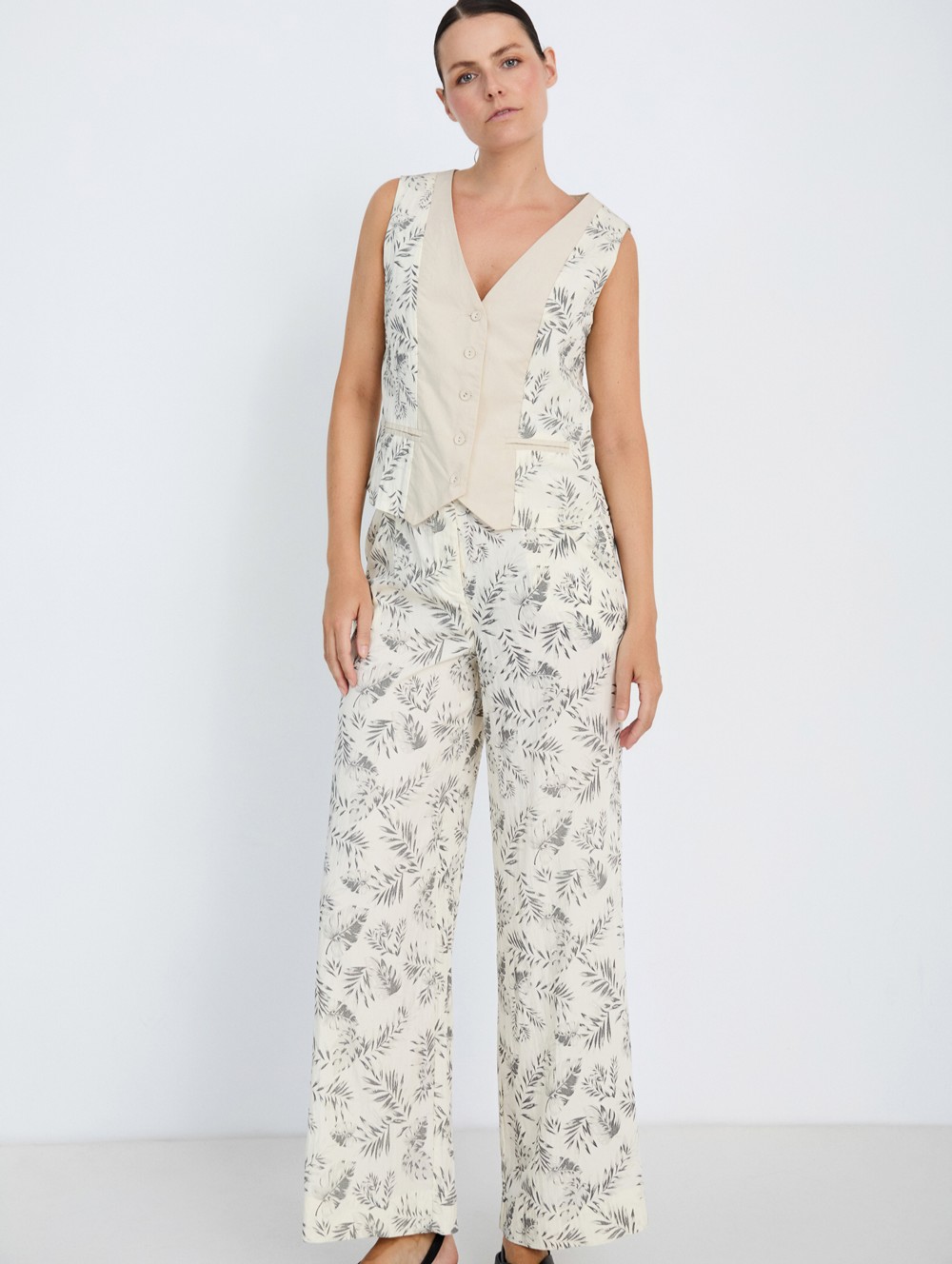 Printed trousers with belt