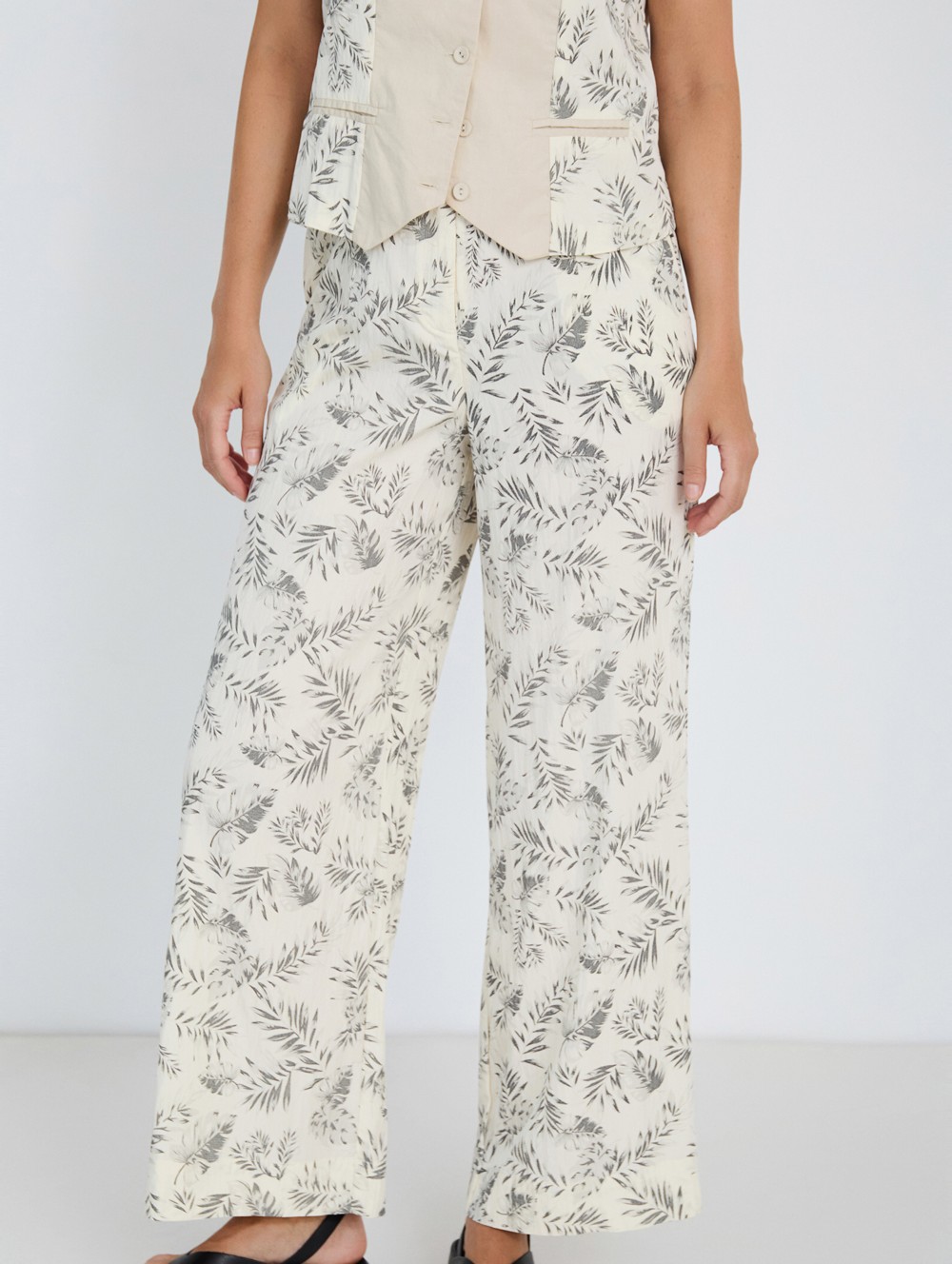 Printed trousers with belt