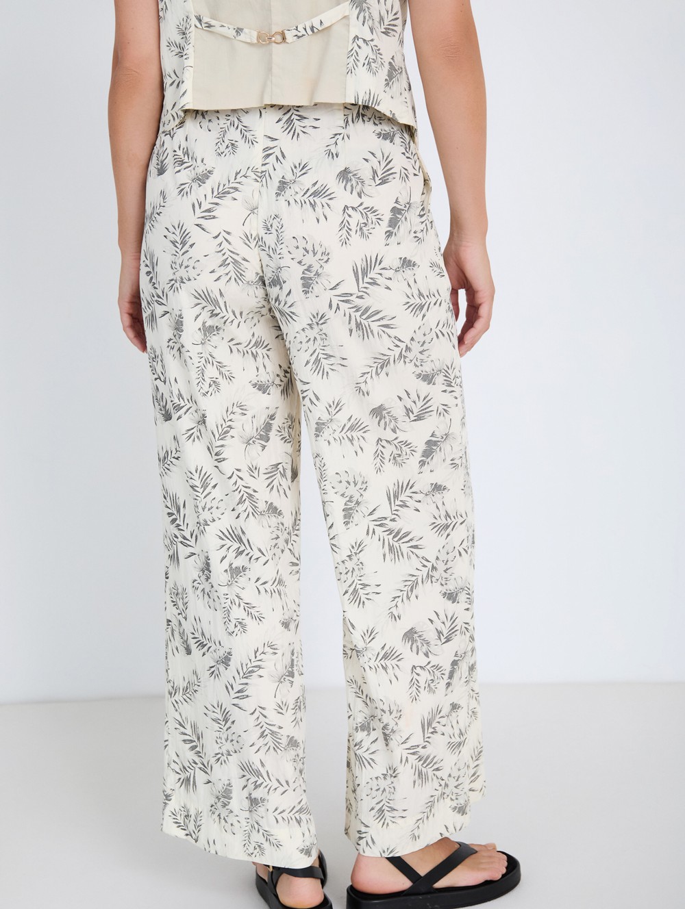 Printed trousers with belt