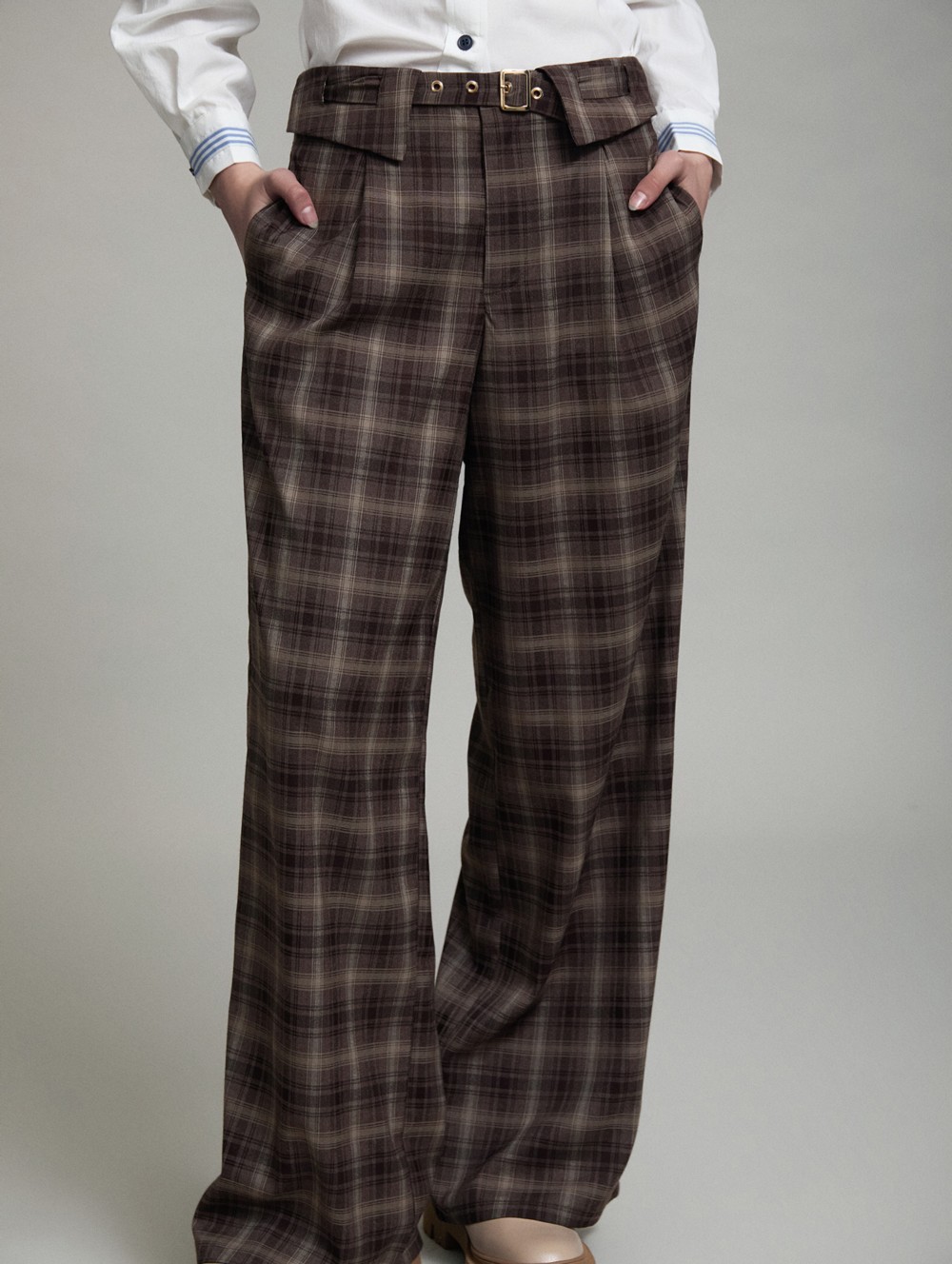 Checked belt-detail trousers