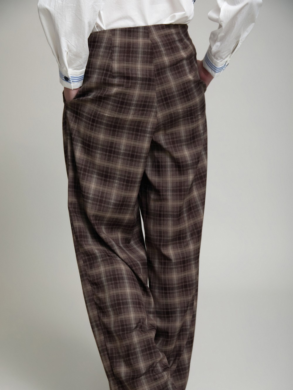 Checked belt-detail trousers