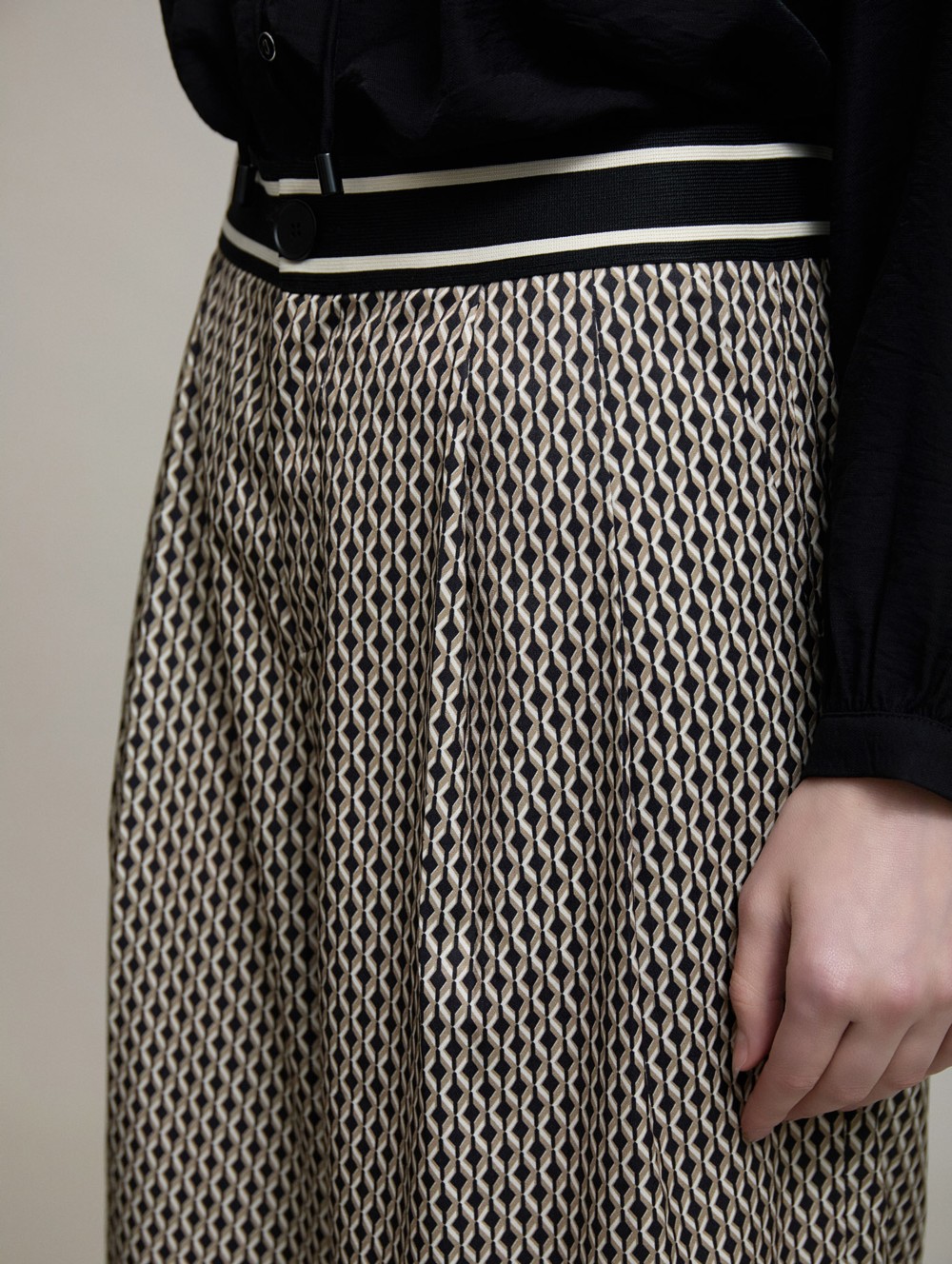 Printed ribbon detail trousers