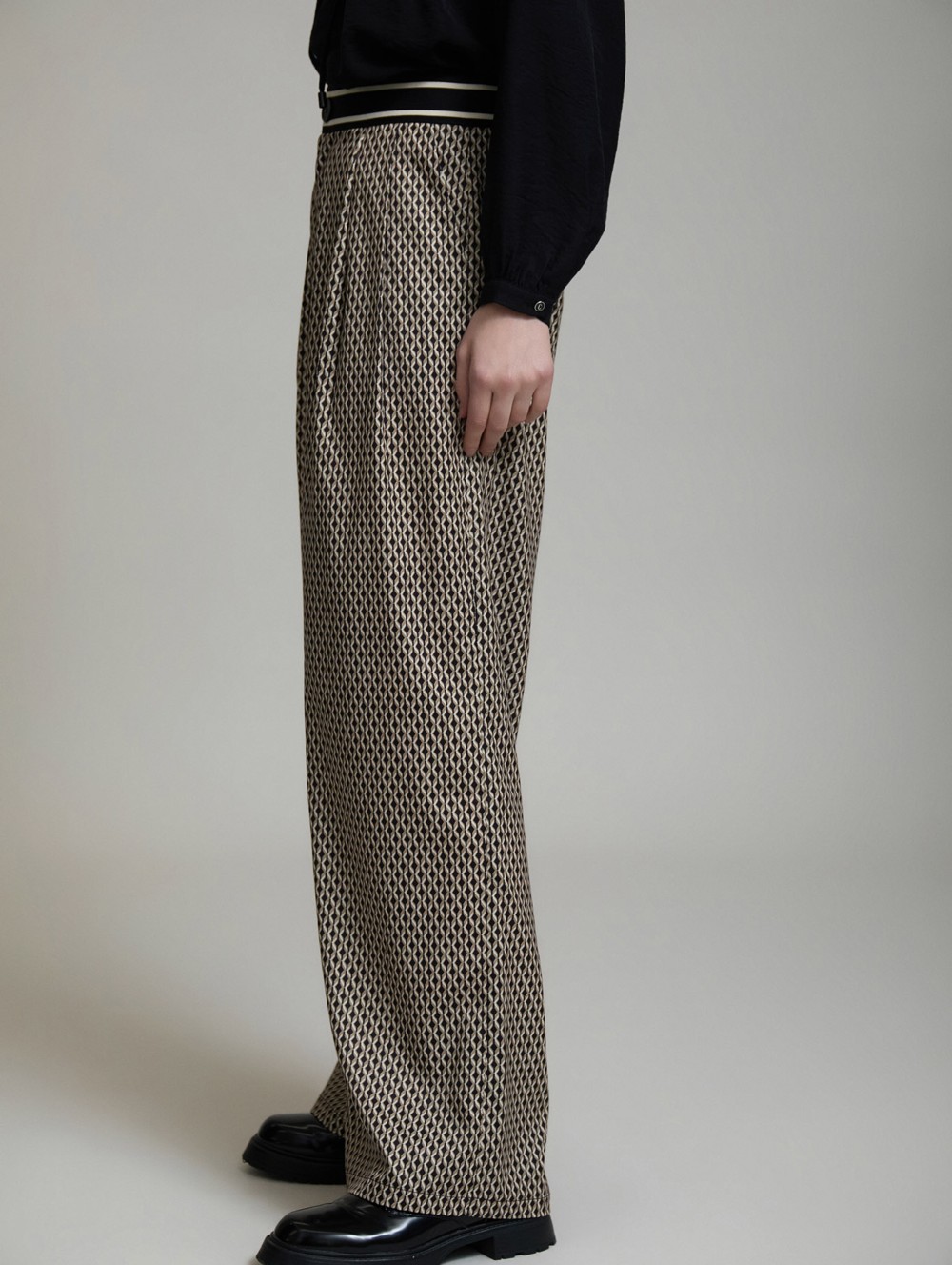 Printed ribbon detail trousers