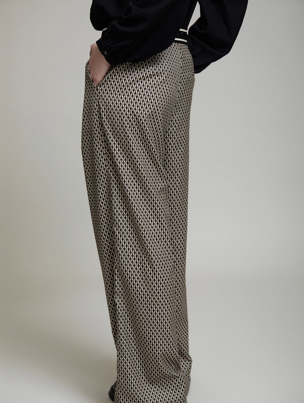 Printed ribbon detail trousers