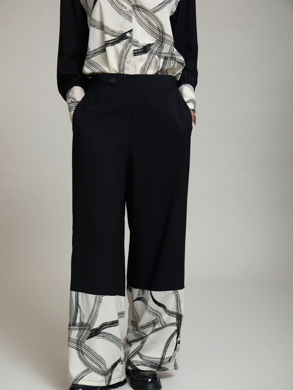 Contrast print trousers