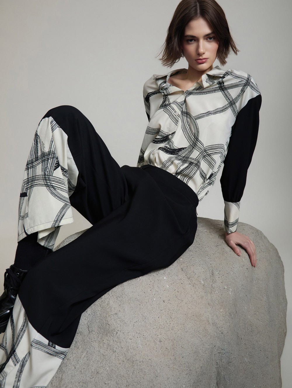 Contrast print trousers