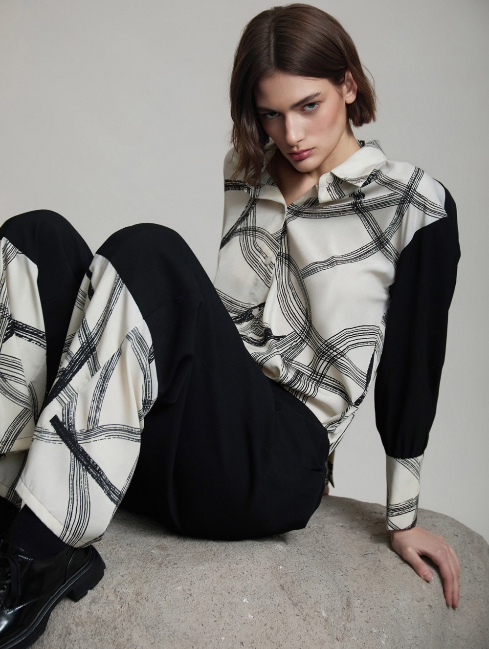 Contrast print trousers